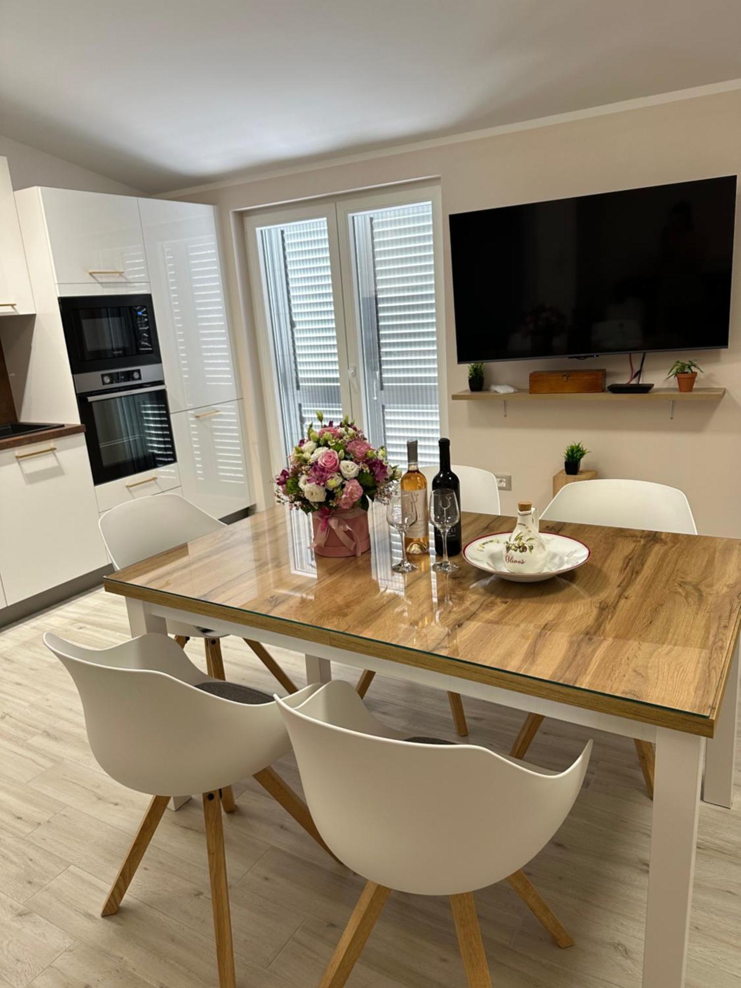 Bee House Suite - Brand New Apartment 100 M From Sea Kastela Exterior photo